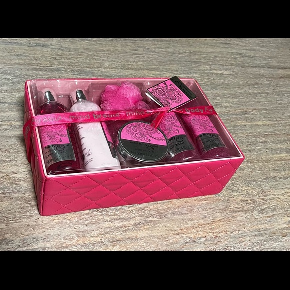 NIB Mind, body, and Soul Stargaze scented Bath and body set - Picture 12 of 16